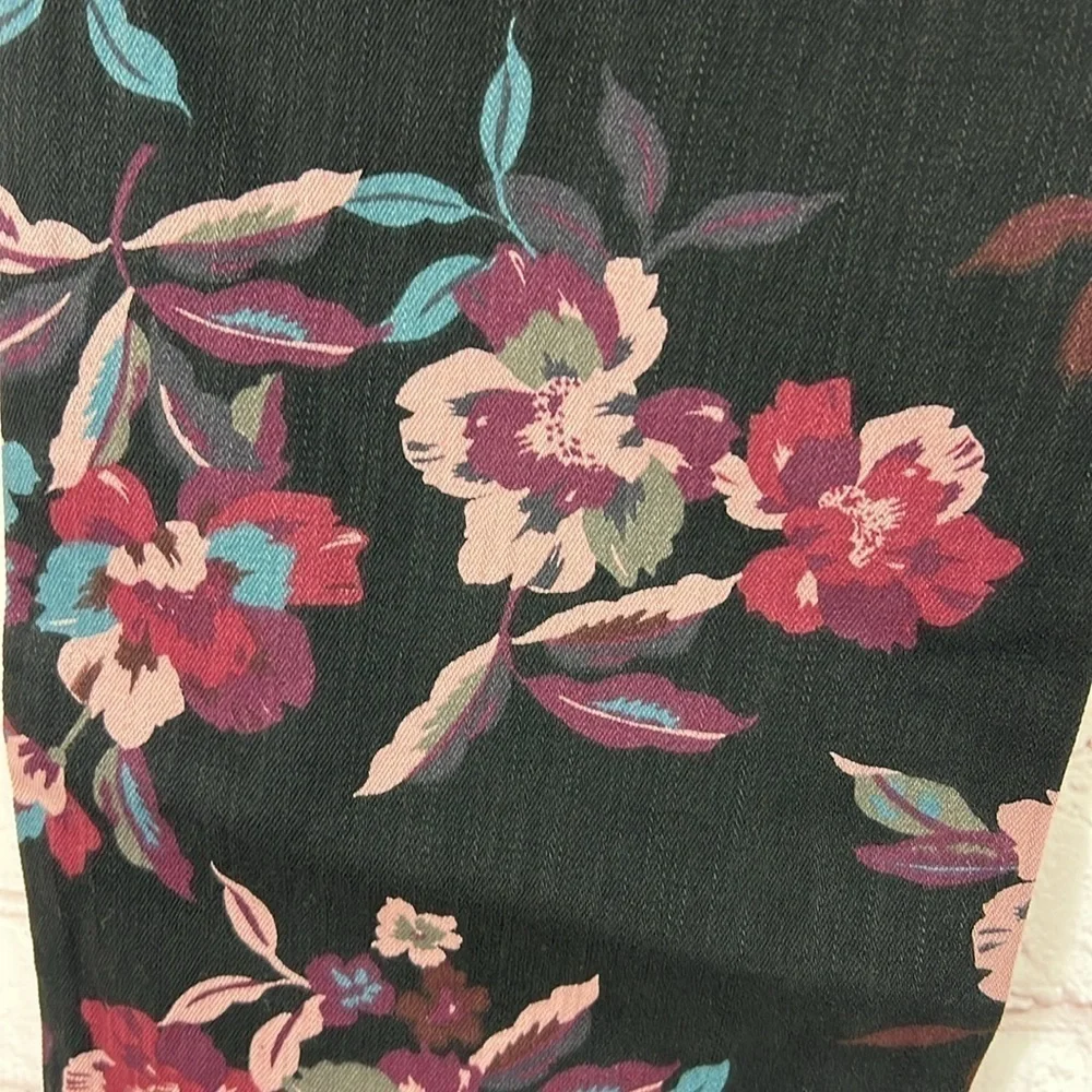 Bandolino Amy Modern Straight Leg Tummy Slimming Stretch Jeans Black Floral 6 - Picture 6 of 10